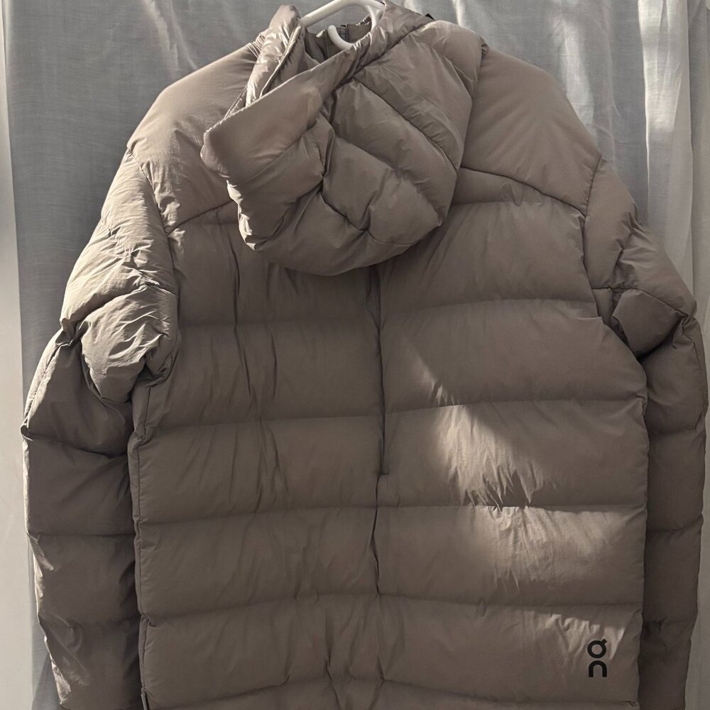 On Running Challenger Jacket View 3
